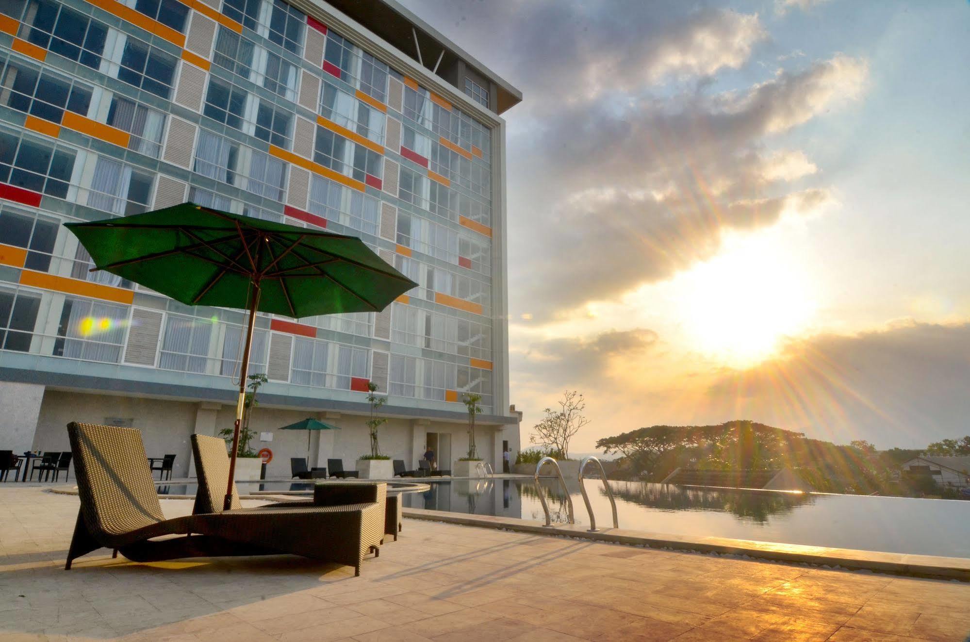 Ascent Premiere Hotel And Convention Malang Exteriér fotografie